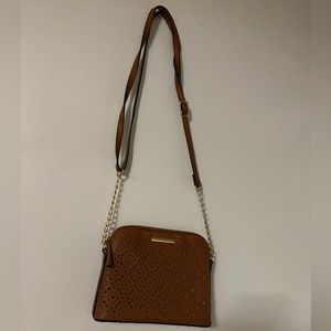 Basic brown purse with gold chain